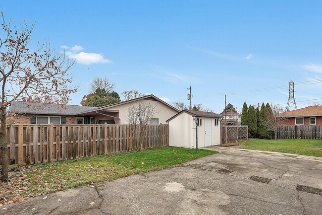 Building Photo - 4959 Woodbriar Pl