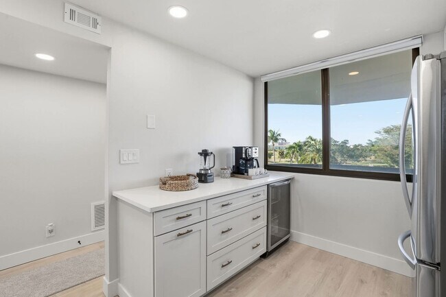 Building Photo - 4253 Bay Beach Ln