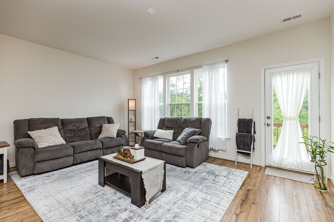 Building Photo - Gorgeous and Modern Home Available