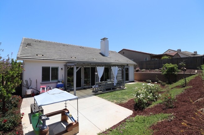 Building Photo - Gated Groves Single Story Home