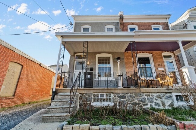 Building Photo - 3 bed 3bath