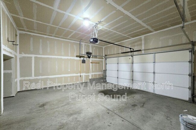 Building Photo - 2203 84th Ave NE