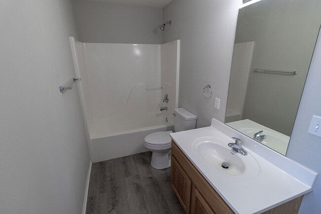 Building Photo - 5000 Derby Ridge Dr