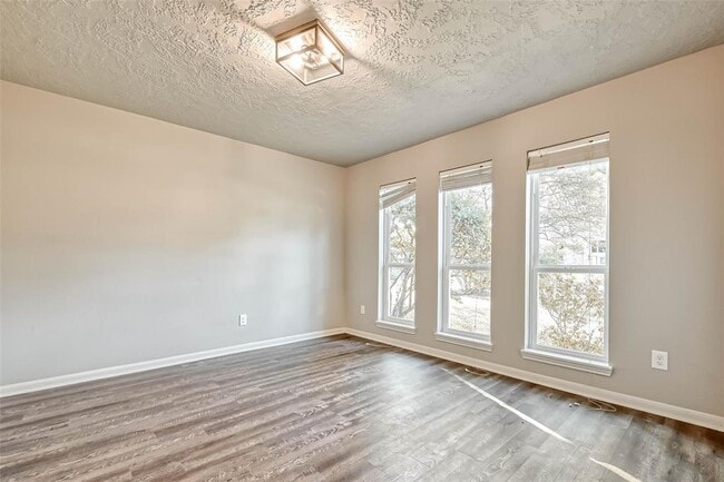 Building Photo - 3615 Highfalls Dr