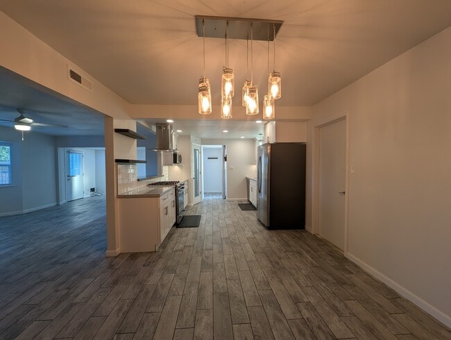 Building Photo - 3334 Fair Oaks Dr