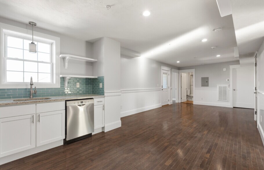 Building Photo - 222 Rock St