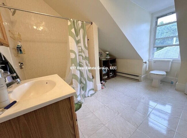 Building Photo - 210 Freeman St #2B Brookline MA 02446