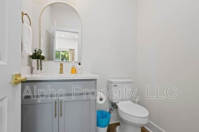Building Photo - 5 McDade St