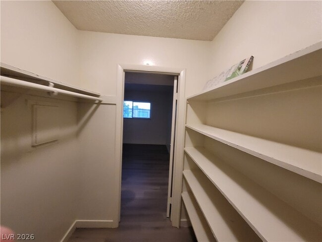 Building Photo - 615 S Royal Crest Cir