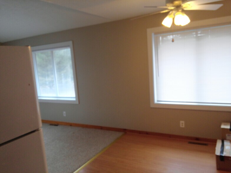 Dining room - 4400 Manhattan W