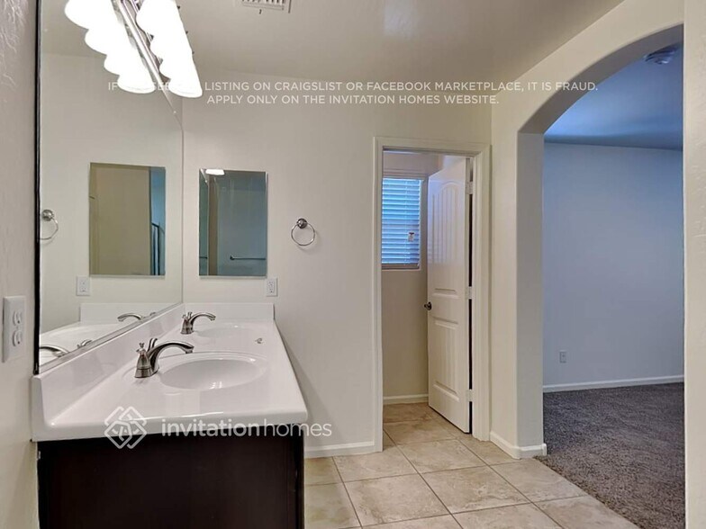 Building Photo - 1489 S Colt Dr