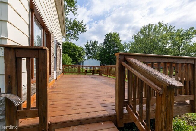 Building Photo - 3 br, 1 bath House - 23081 Springbrook Dr