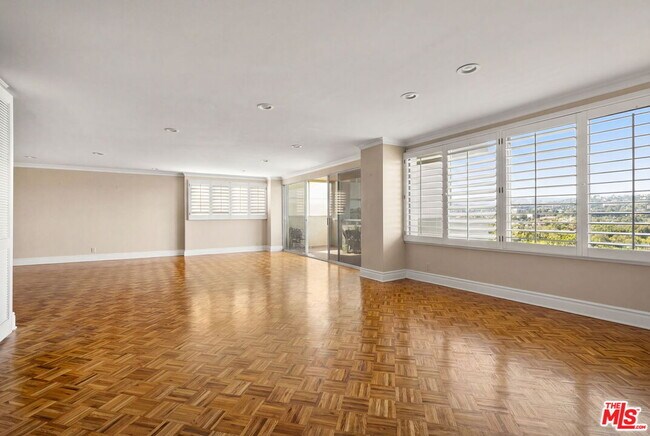 Building Photo - 875 Comstock Ave