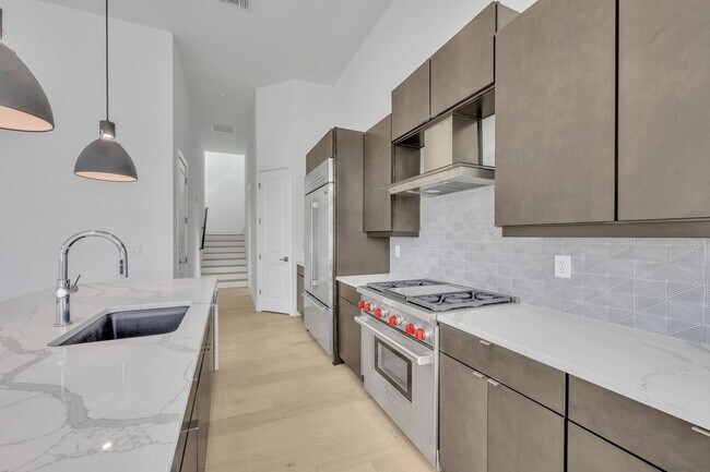 Building Photo - New Construction- walk to Park Avenue