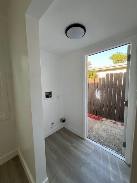 Building Photo - 515 Allen Ave