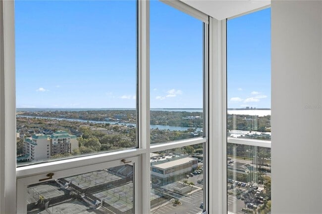 Building Photo - 450 Knights Run Ave