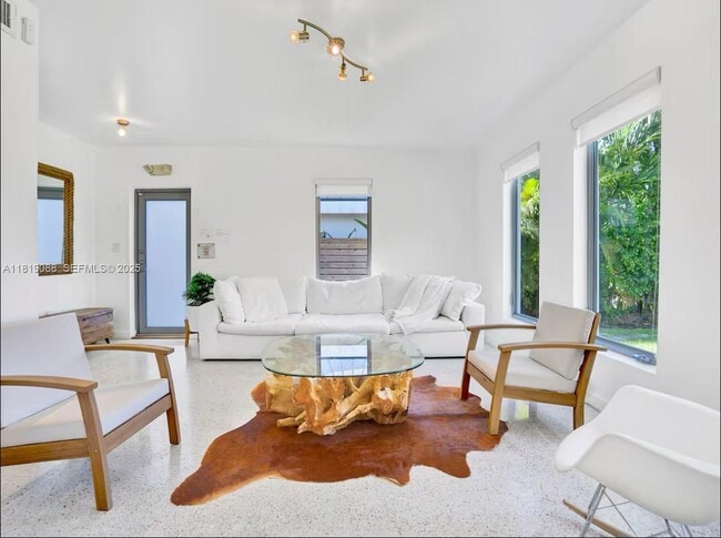 Building Photo - 7537 W Treasure Dr