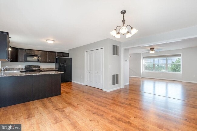 Building Photo - 774 Winding Ln