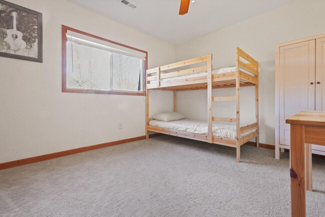 Building Photo - 204 Elmhurst Ct