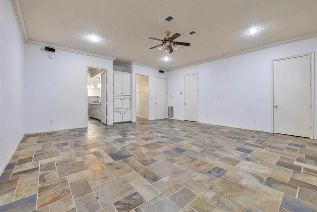 Building Photo - 4063 Breakwood Dr