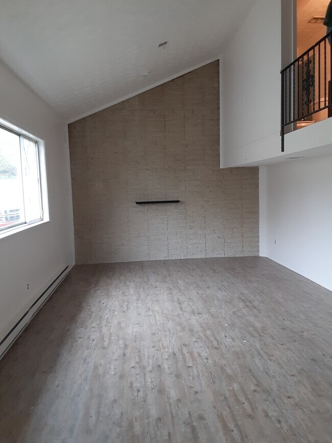 Building Photo - 80 S Roanoke Ave