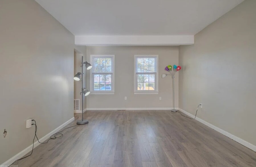 Living room - 812 Cambridge Rd