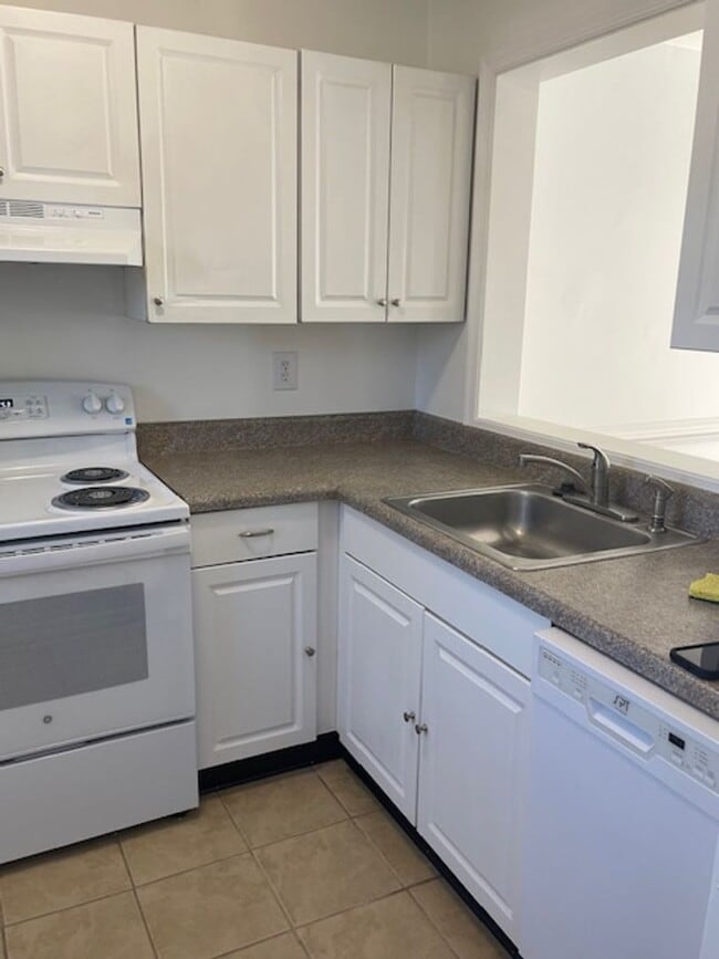 Building Photo - FOR RENT - VIRGINIA BEACH / GREAT NECK RD