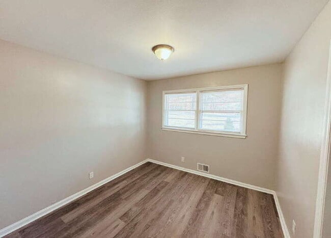 Building Photo - 2609 County Line Rd SW