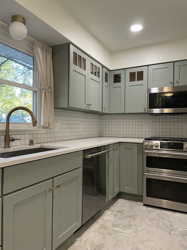 Building Photo - 1210 Acewood Blvd