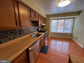 Building Photo - 8297 Londonderry Ct