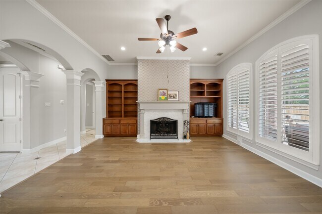 Building Photo - 390 Wedgewood Dr W