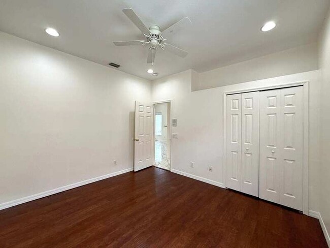 Building Photo - 9512 Greenpointe Dr