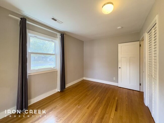 Building Photo - 12 Chateau Pl