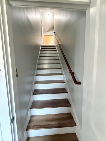 Building Photo - 18 Moore Dr