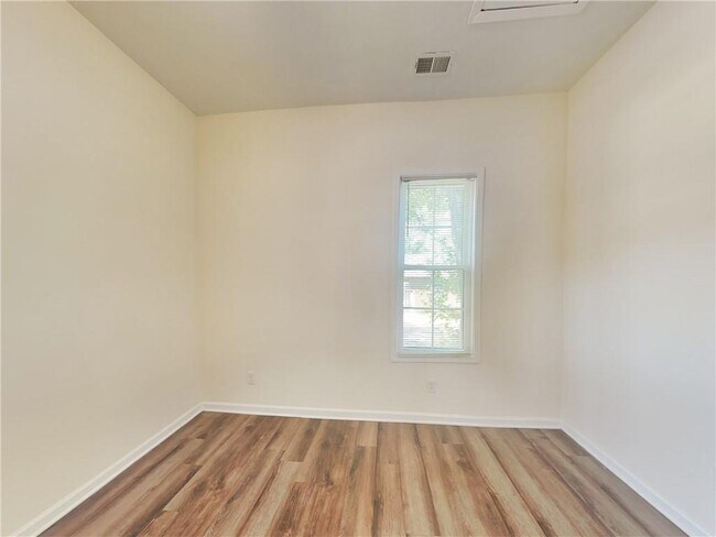 Building Photo - 1849 E Farris Ave