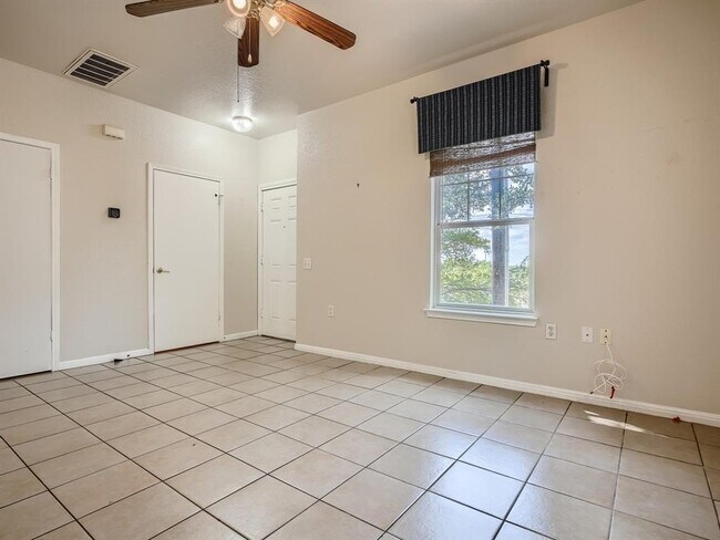 Building Photo - 1200 Perez St