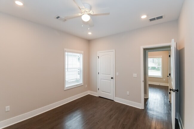 Building Photo - 55 Greyfield Dr