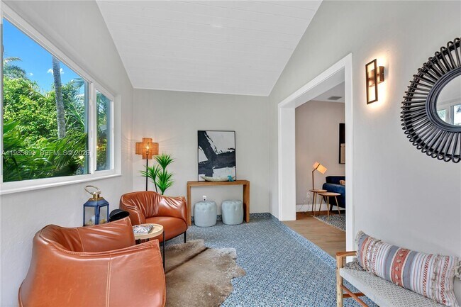 Building Photo - 1045 NE 84th St