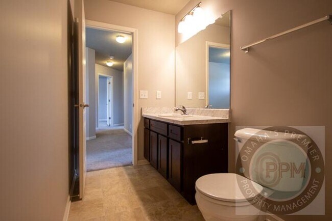 Building Photo - HUGE 3Bd/3Ba House in Bennington, NE!