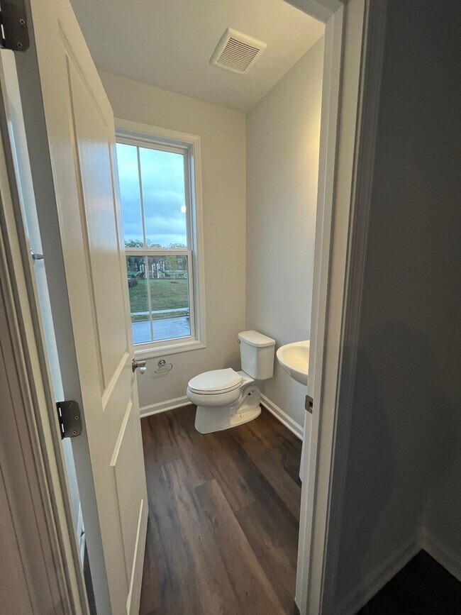 Building Photo - 5981 McComb St