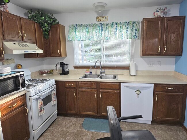 Building Photo - 951 Glouchester Cir