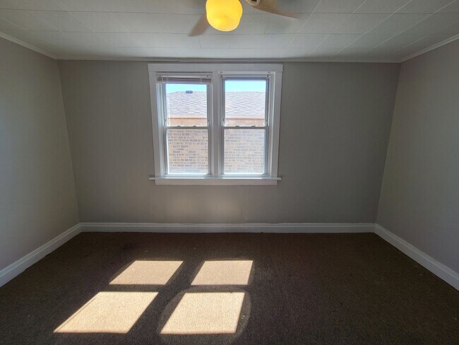 Building Photo - 6035 S Karlov Ave