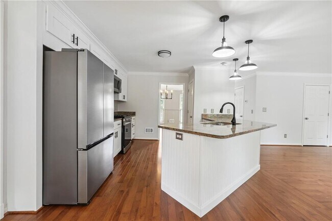 Building Photo - 2565 Chestea Dr NE