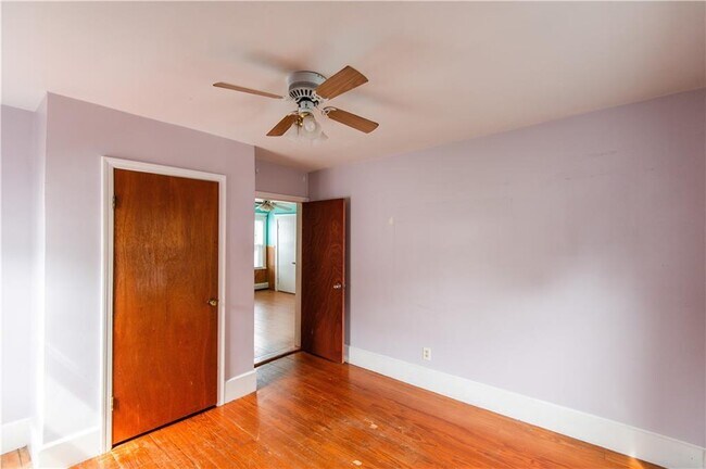Building Photo - 455 Child St