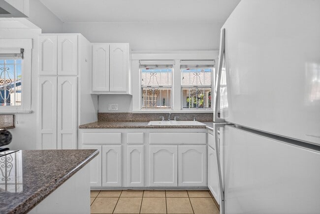 Building Photo - 521 Olive Ave