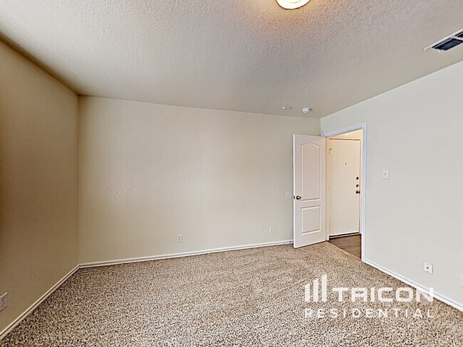 Building Photo - 4422 Waldon Pond