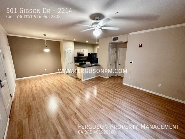 Building Photo - Ground Level One Bedroom Condo with Detach...