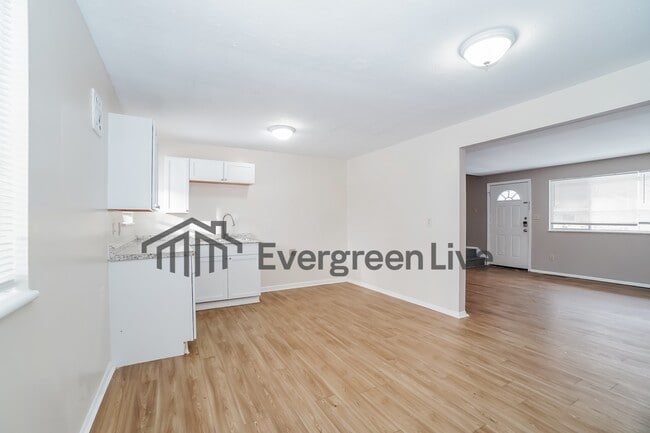 Building Photo - 1810 Pickering Dr