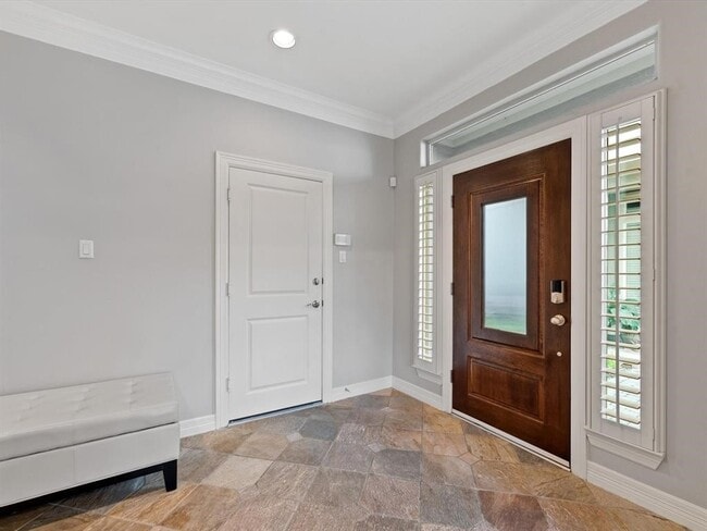 Building Photo - 625 Hartman St