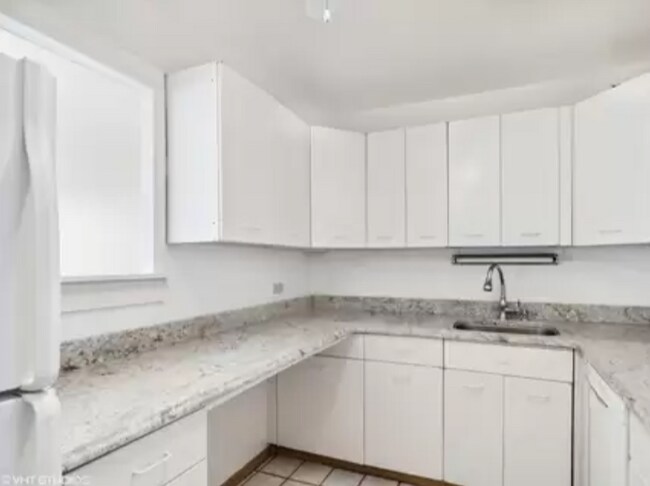 Eat-In Kitchen - 4800 S Chicago Beach Dr